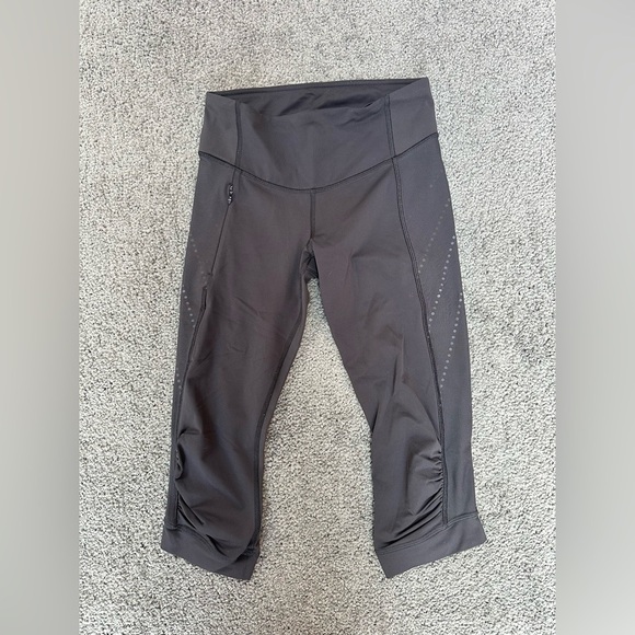 Lululemon Stop At Nothing Crop Size 4 Black with Reflective Dots - Picture 5 of 11